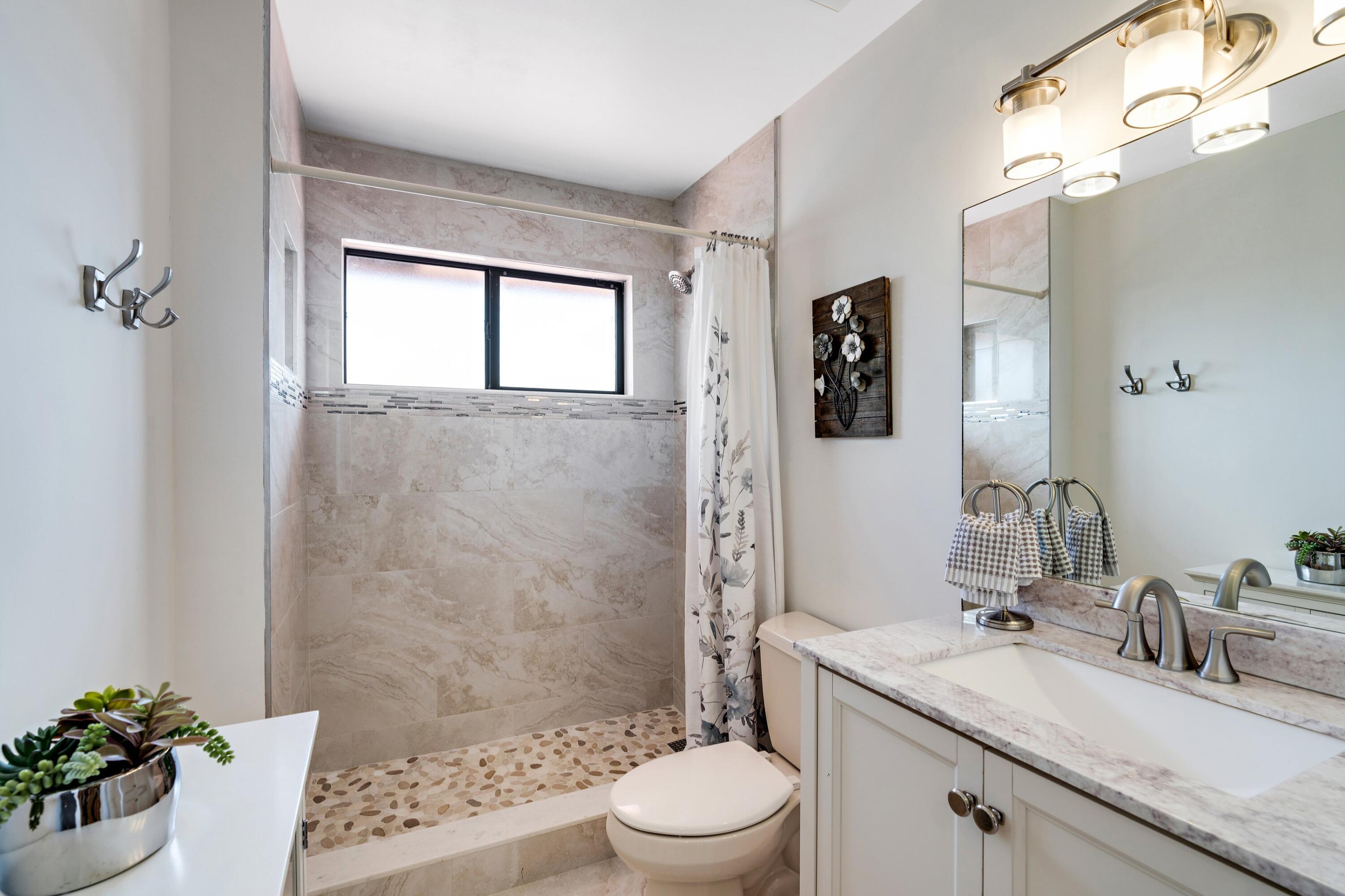 350 Prairie Rose Lane Boca Raton, FL 33487 - Photo 17 of 42 Bathroom 3