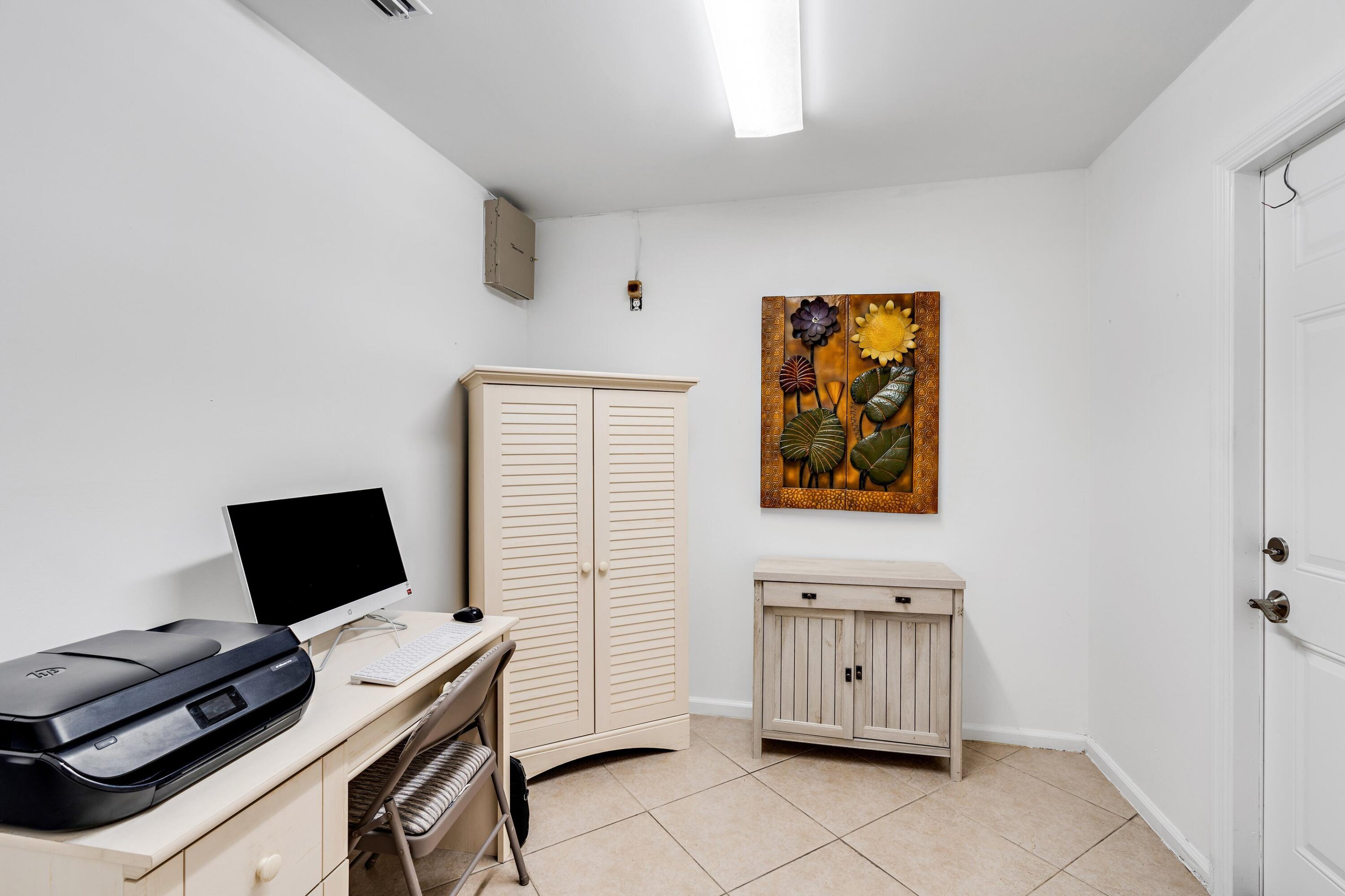 350 Prairie Rose Lane Boca Raton, FL 33487 - Photo 20 of 42 Office