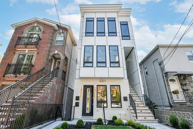 $979,000 | 221 Columbia Avenue, Unit 2, Jersey City, NJ 07307