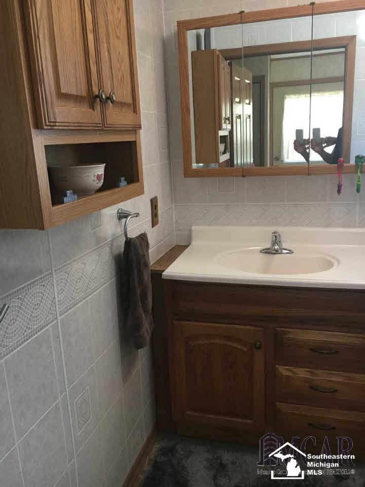 3472 Heiss Road Monroe, MI 48162 - Photo 18 of 38 21346948-17.JPG