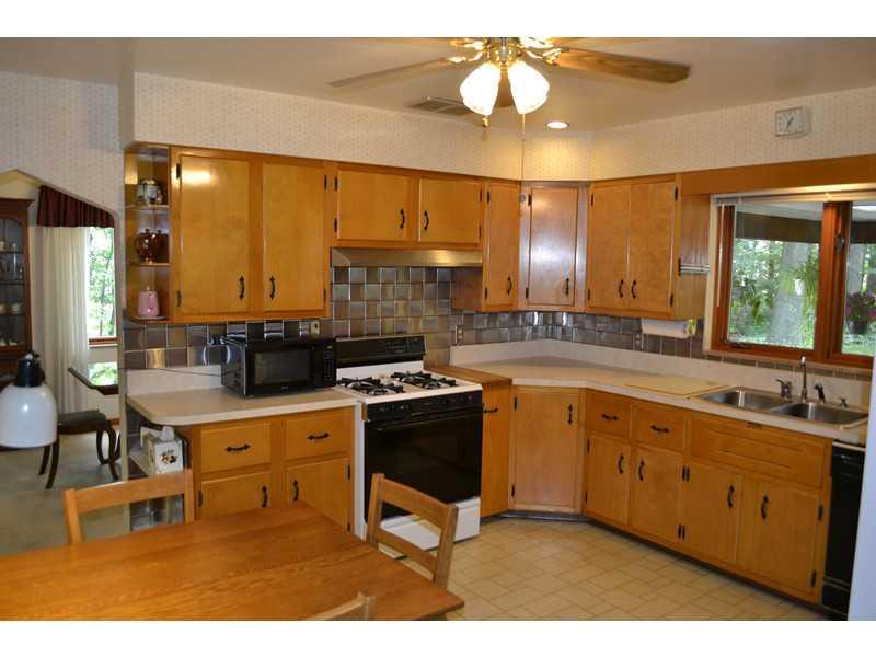 8270 Fox Ridge Road Pittsburgh, PA 15237 - Photo 11 of 25 Kitchen.