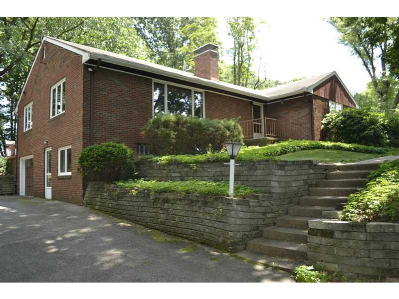8270 Fox Ridge Road Pittsburgh, PA 15237 - Photo 3 of 25 Exterior Front.