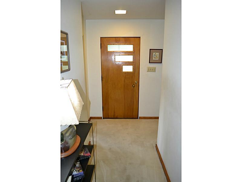 8270 Fox Ridge Road Pittsburgh, PA 15237 - Photo 5 of 25 Entry/Foyer.