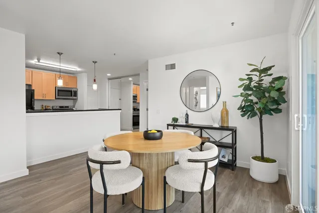 $579,000 | 6400 Christie Avenue, Unit 5201, Emeryville, CA 94608