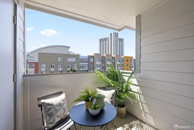 $579,000 | 6400 Christie Avenue, Unit 5201, Emeryville, CA 94608