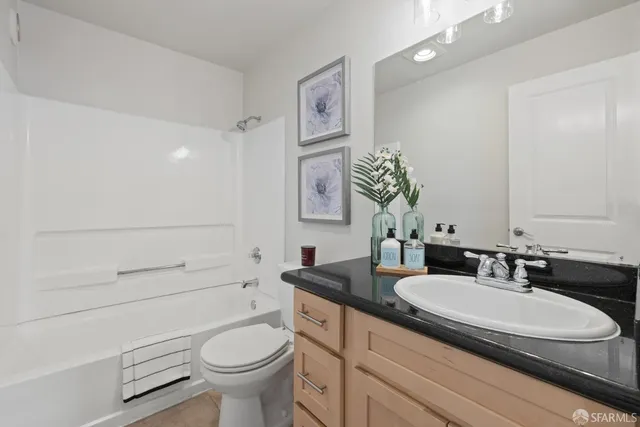 $579,000 | 6400 Christie Avenue, Unit 5201, Emeryville, CA 94608