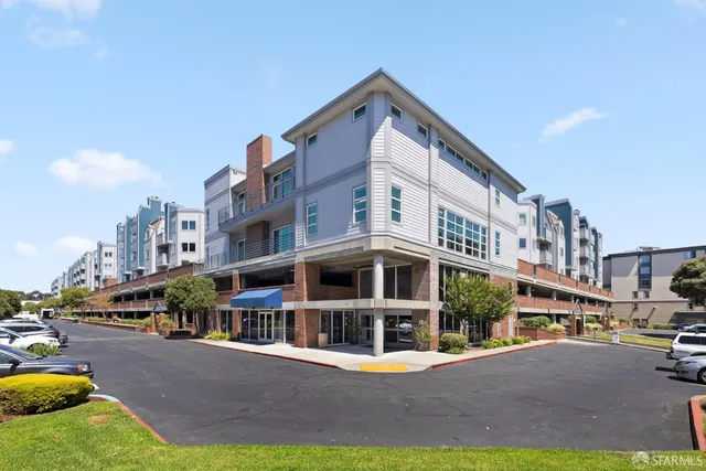 $579,000 | 6400 Christie Avenue, Unit 5201, Emeryville, CA 94608