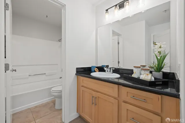 $579,000 | 6400 Christie Avenue, Unit 5201, Emeryville, CA 94608