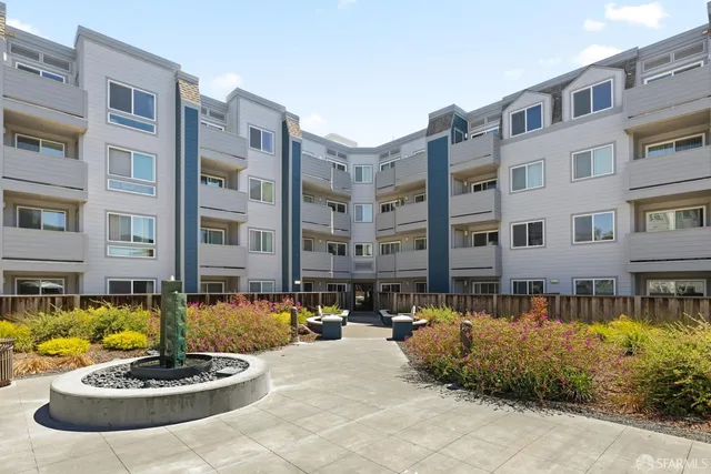 $579,000 | 6400 Christie Avenue, Unit 5201, Emeryville, CA 94608