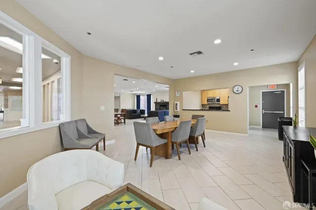 $579,000 | 6400 Christie Avenue, Unit 5201, Emeryville, CA 94608