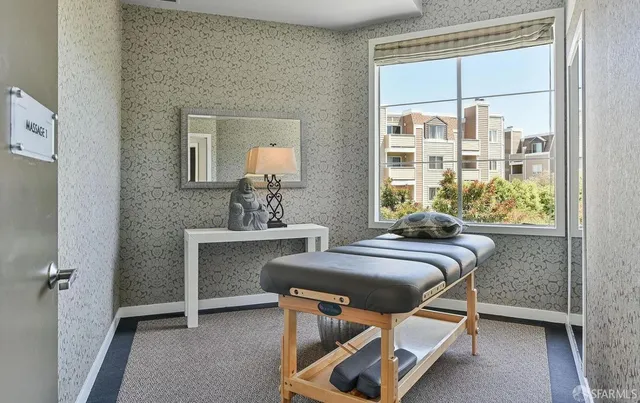 $579,000 | 6400 Christie Avenue, Unit 5201, Emeryville, CA 94608