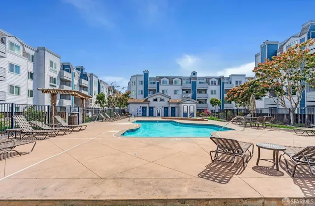 $579,000 | 6400 Christie Avenue, Unit 5201, Emeryville, CA 94608