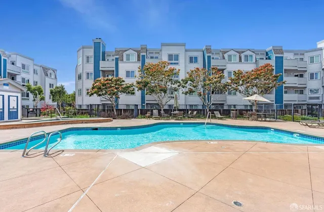 $579,000 | 6400 Christie Avenue, Unit 5201, Emeryville, CA 94608