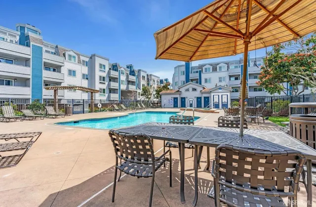$579,000 | 6400 Christie Avenue, Unit 5201, Emeryville, CA 94608