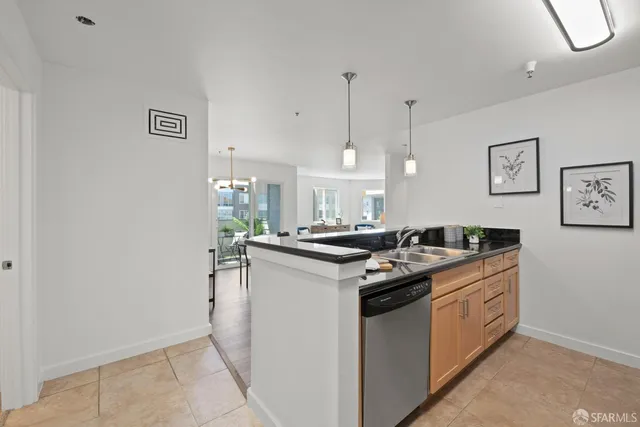 $579,000 | 6400 Christie Avenue, Unit 5201, Emeryville, CA 94608