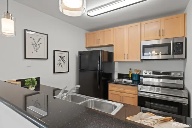$579,000 | 6400 Christie Avenue, Unit 5201, Emeryville, CA 94608