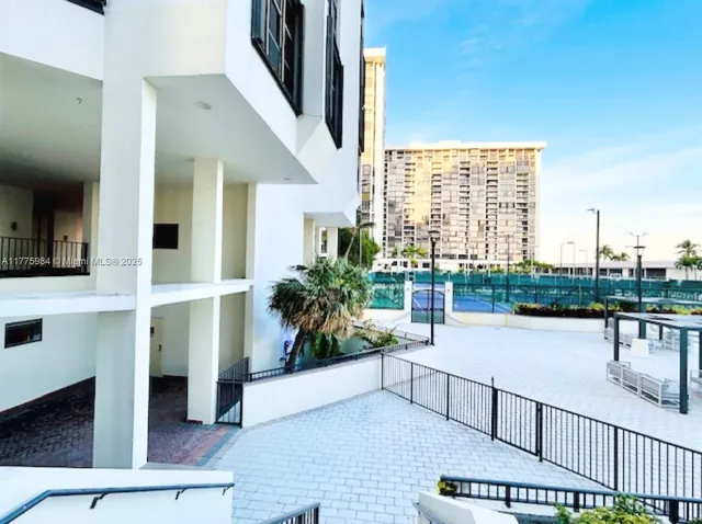 $470,000 | 1925 Brickell Avenue, Unit 1403, Miami, FL 33129