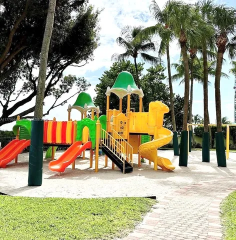 $470,000 | 1925 Brickell Avenue, Unit 1403, Miami, FL 33129