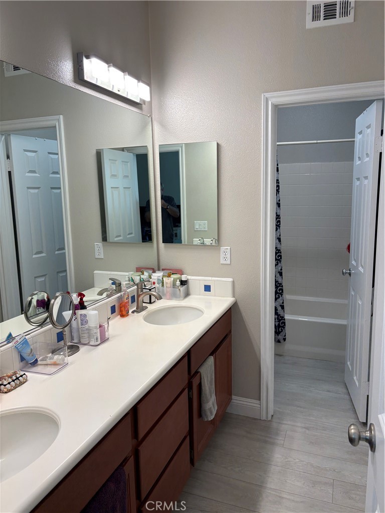 17115 Noble View Circle Riverside, CA 92503 - Photo 48 of 53 Shared Bathroom with Shower & Tub for Jack-N-Jill bedrooms.