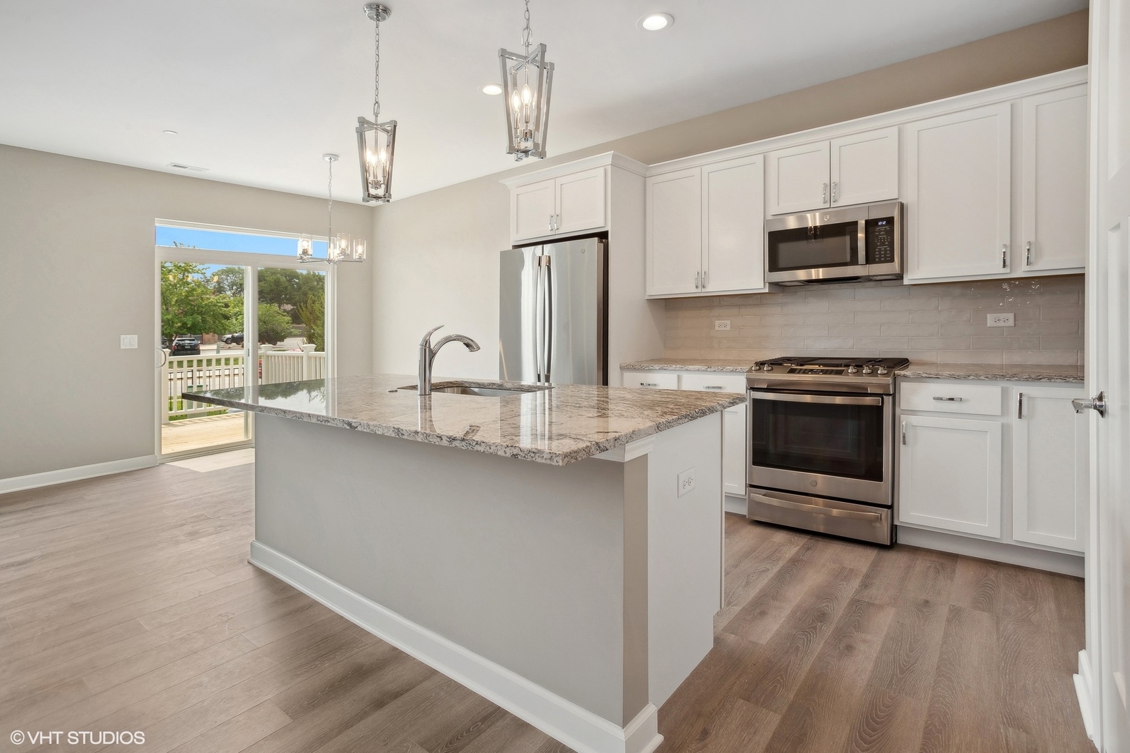 381 Masters Drive Addison, IL 60101 - Photo 5 of 17