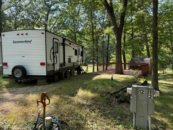 a view of a house with backyard