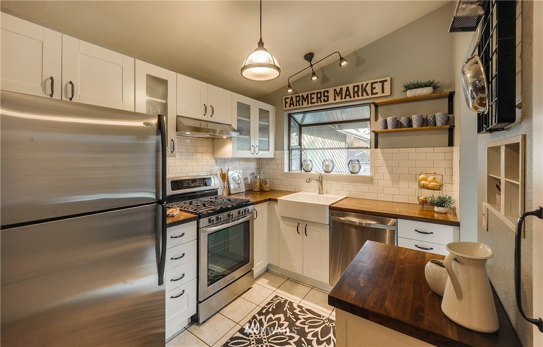1611 172nd Street Southeast Bothell, WA 98012 - Photo 4 of 25 Gallery Image 4