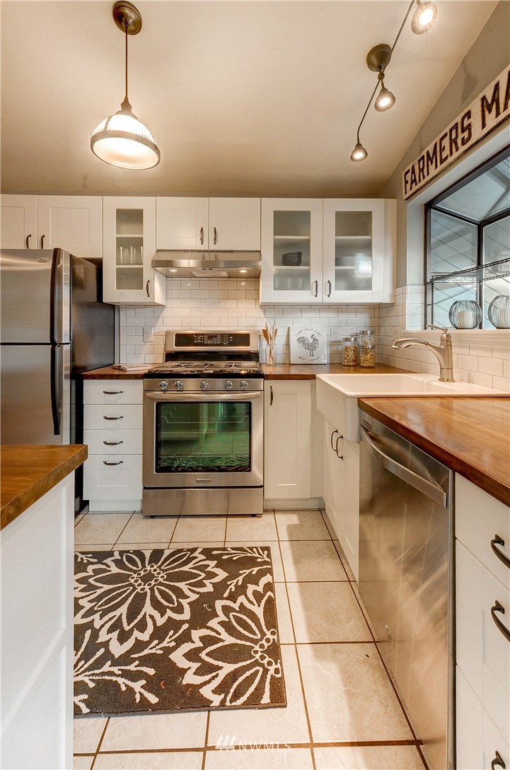 1611 172nd Street Southeast Bothell, WA 98012 - Photo 5 of 25 Gallery Image 5