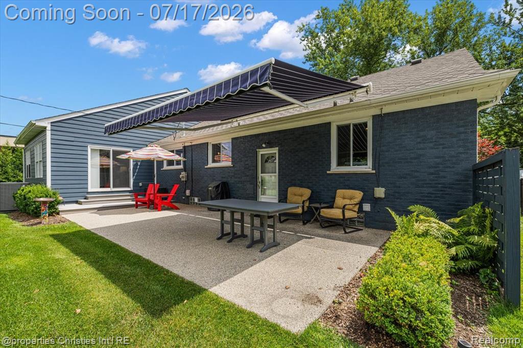 18244 Beverly Road Beverly Hills, MI 48025 - Photo 13 of 80