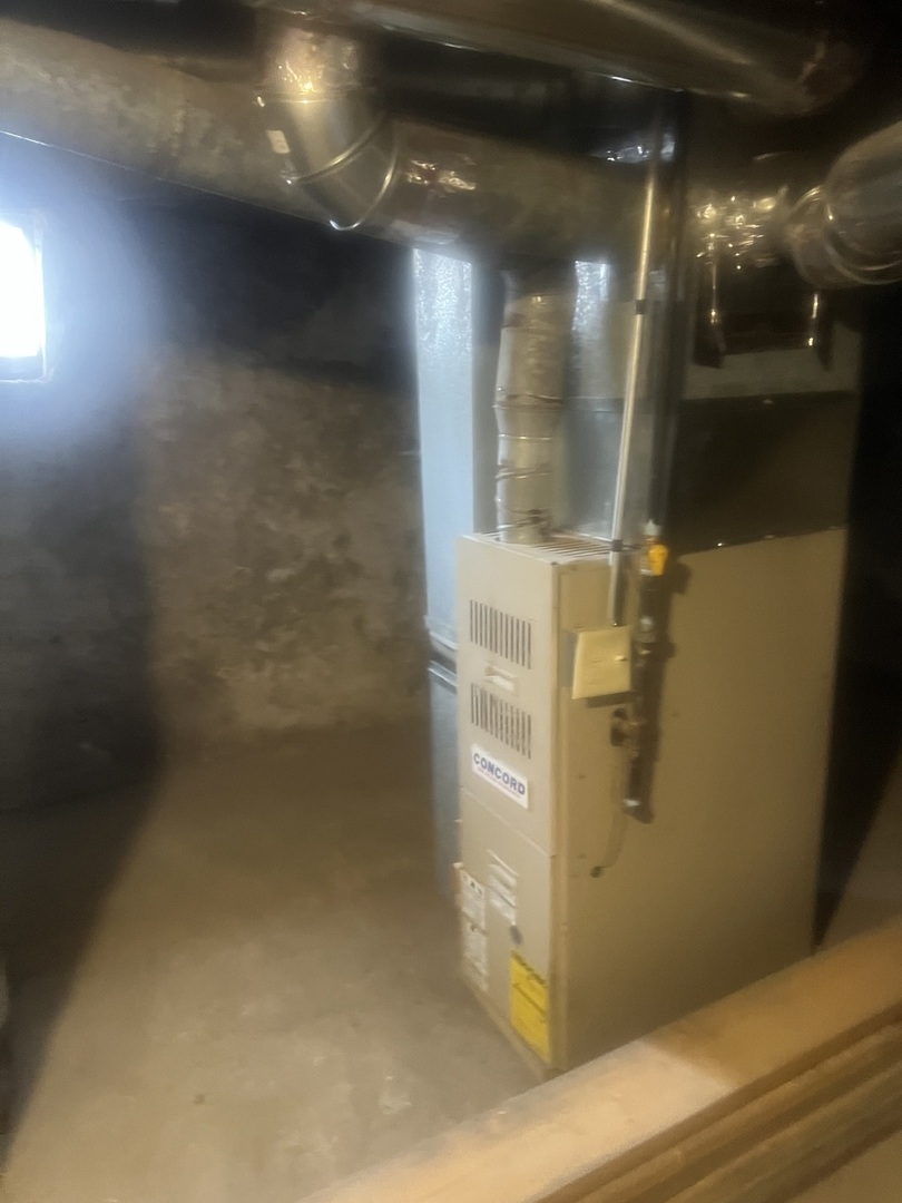 207 Davis Street Joliet, IL 60436 - Photo 20 of 23 a view of a bathroom