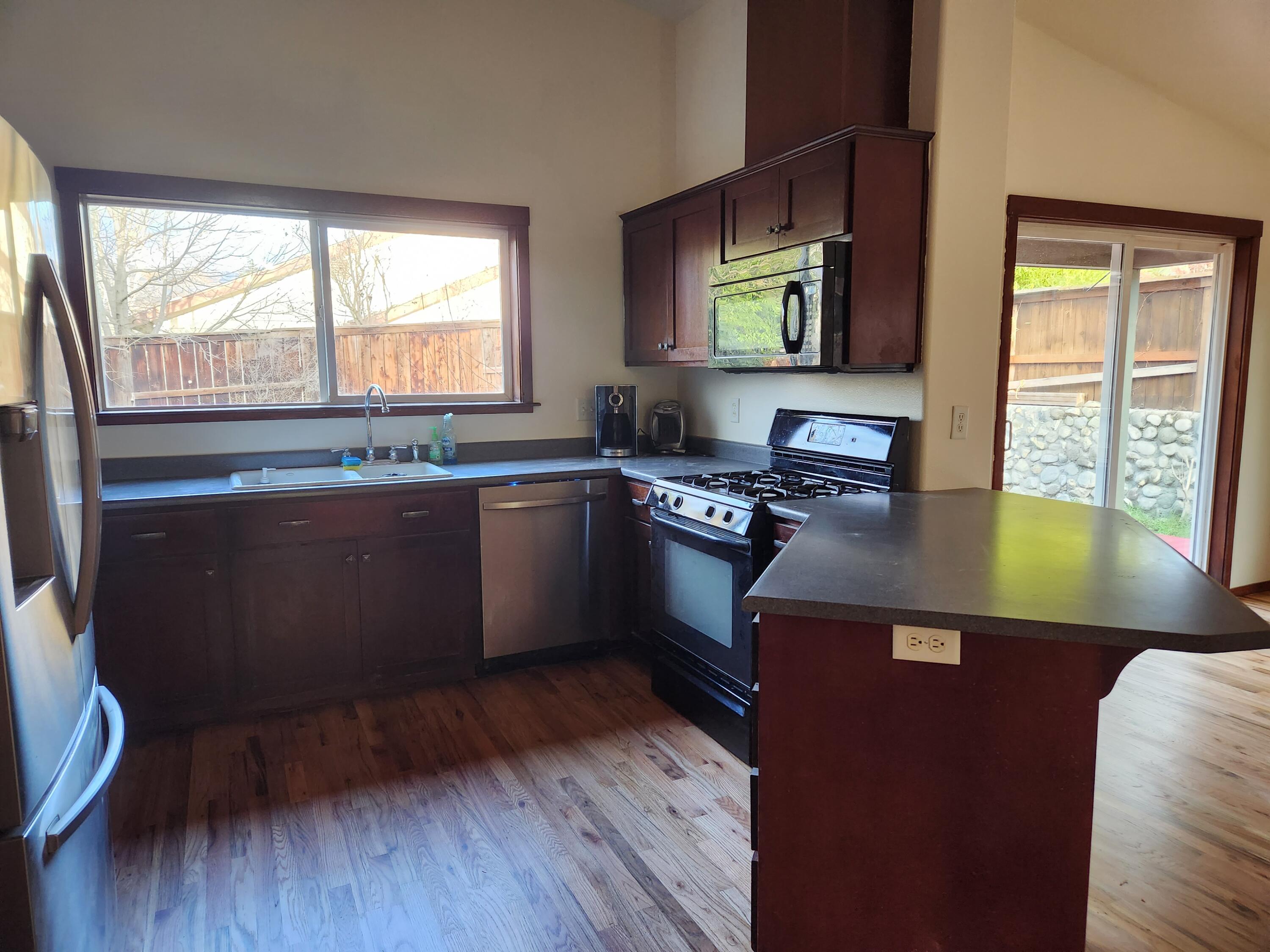 116 Graham Way Talent, OR 97540 - Photo 19 of 25 kitchen