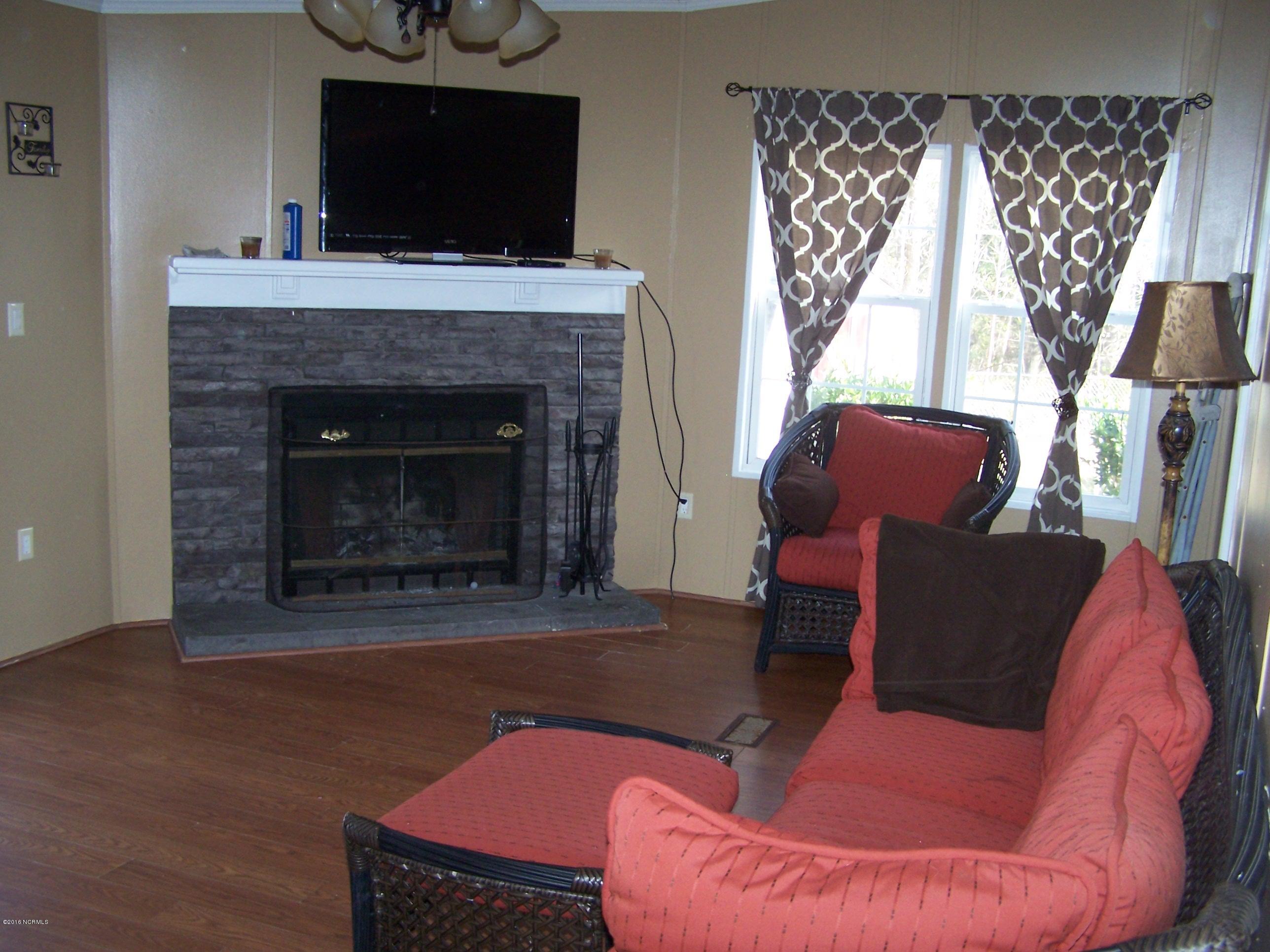 615 Ardmore Road Rocky Point, NC 28457 - Photo 6 of 22 100_5144
