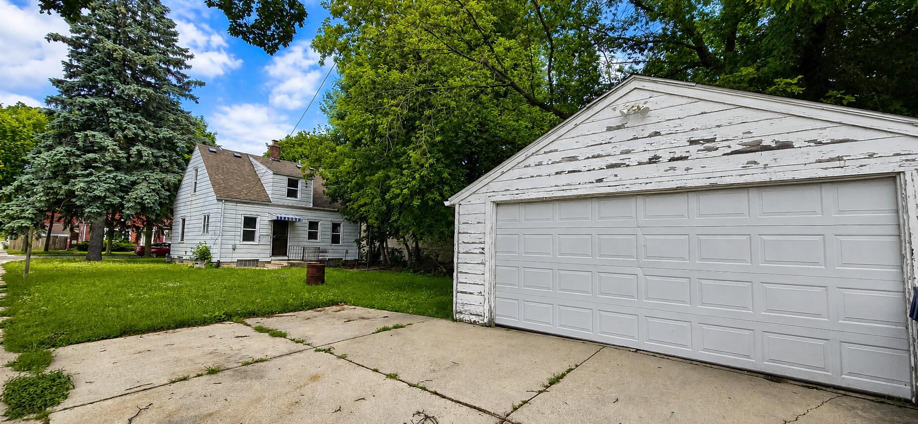 4902 North 19th Street Milwaukee, WI 53209 - Photo 3 of 23 Private Concrete Driveway