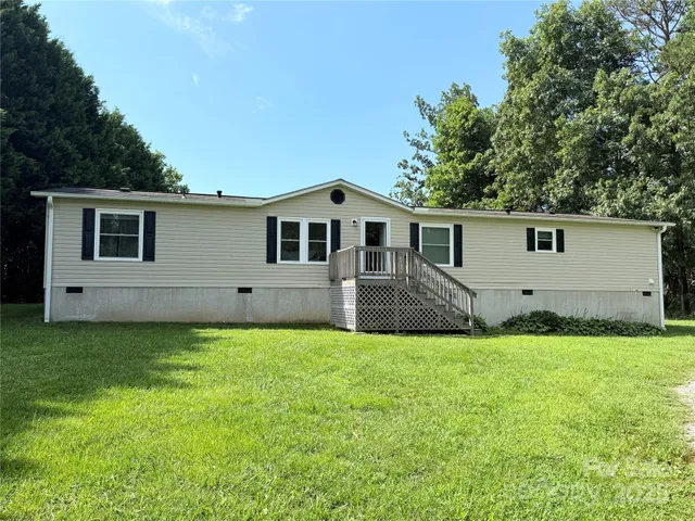 a view of house with a yard