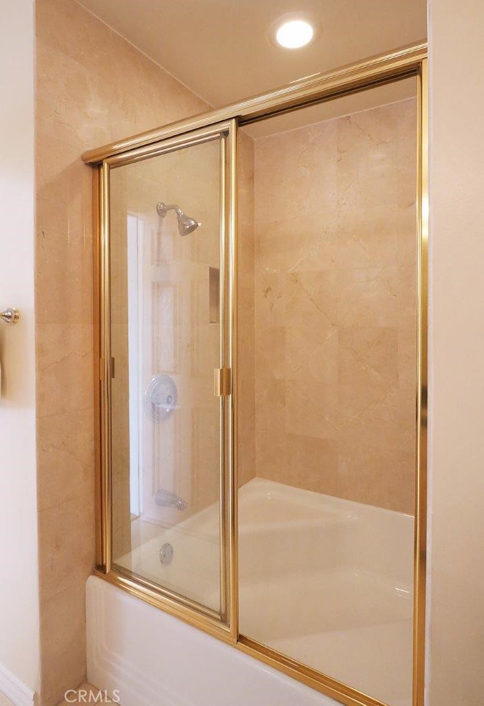 14 Georgeff Road Rolling Hills, CA 90274 - Photo 39 of 71 Jack and Jill Bathroom for Bedroom #2 & #3