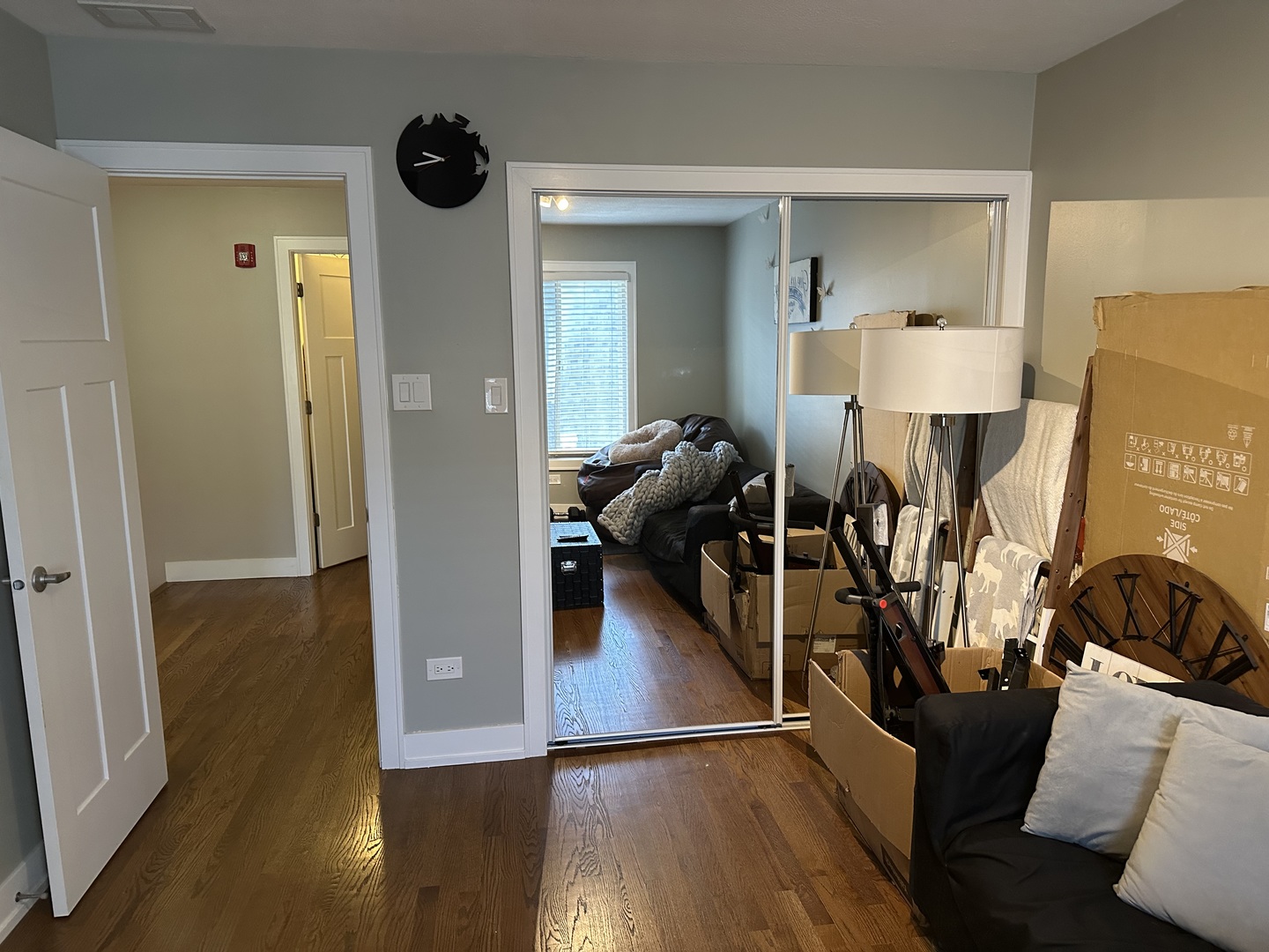 9830 Sayre Avenue, Unit 13 Chicago Ridge, IL 60415 - Photo 27 of 34 a view of a livingroom with furniture and wooden floor
