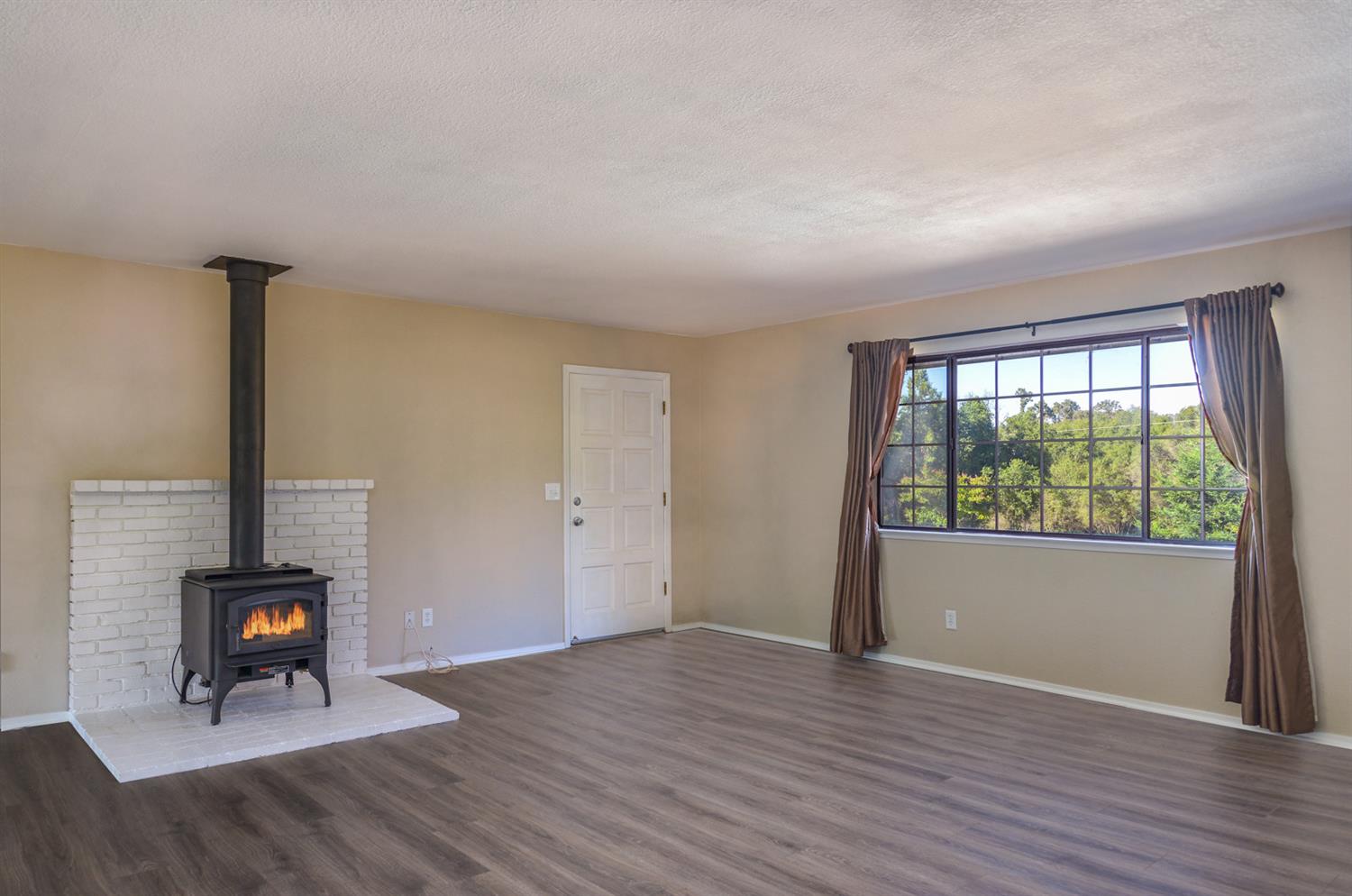 31828 Apache Road Coarsegold, CA 93614 - Photo 6 of 29 Gallery Image 6