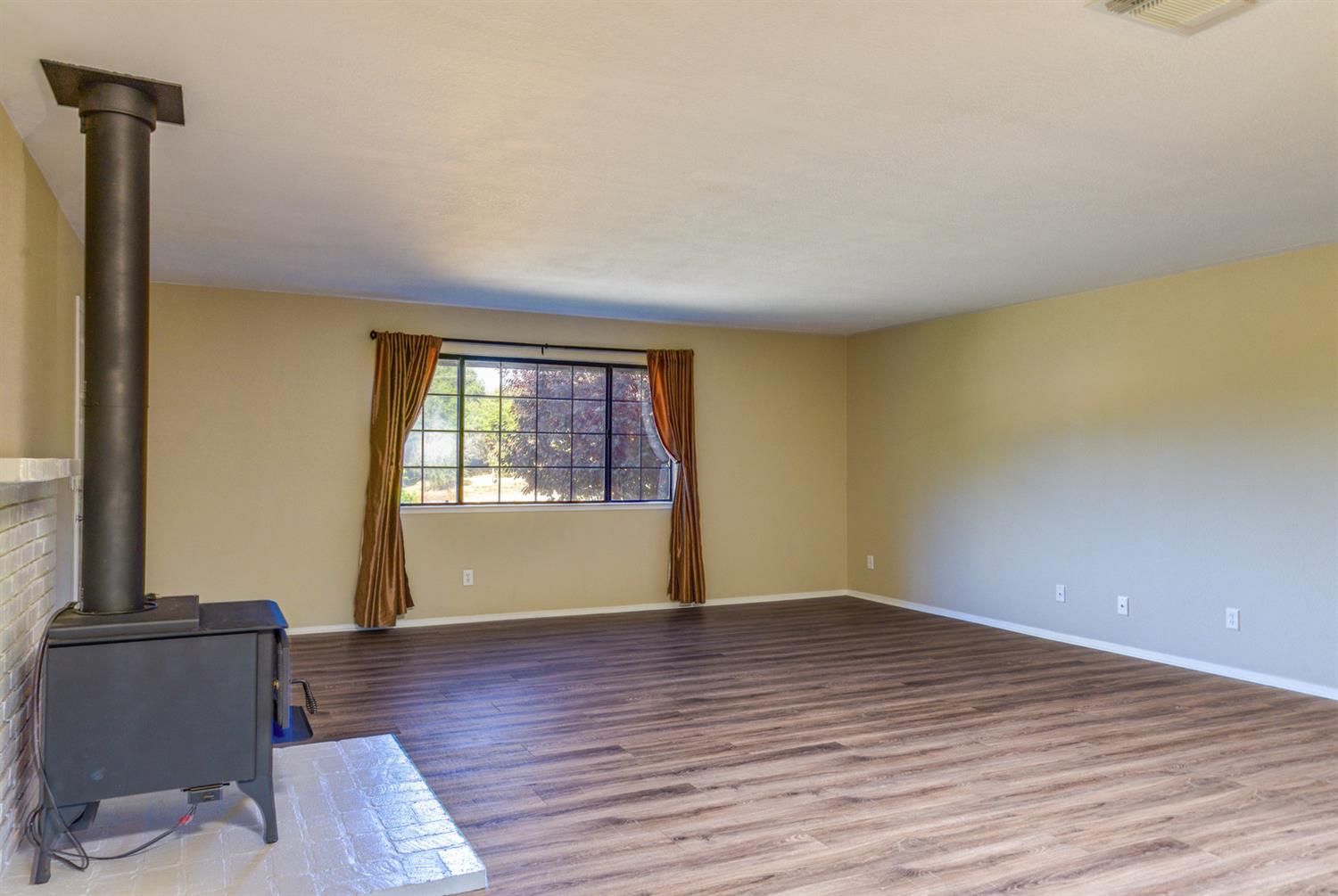 31828 Apache Road Coarsegold, CA 93614 - Photo 7 of 29 Gallery Image 7