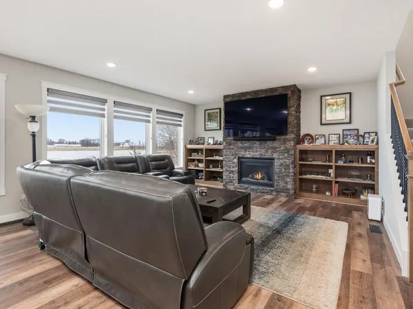 $665,000 | 11619 East Laketowne Drive, Albertville, MN 55301