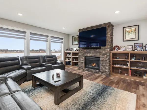 $665,000 | 11619 East Laketowne Drive, Albertville, MN 55301