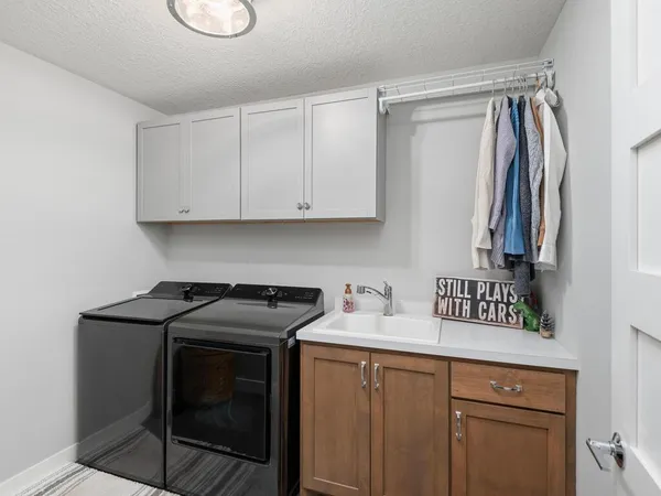 $665,000 | 11619 East Laketowne Drive, Albertville, MN 55301