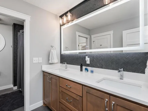 $665,000 | 11619 East Laketowne Drive, Albertville, MN 55301