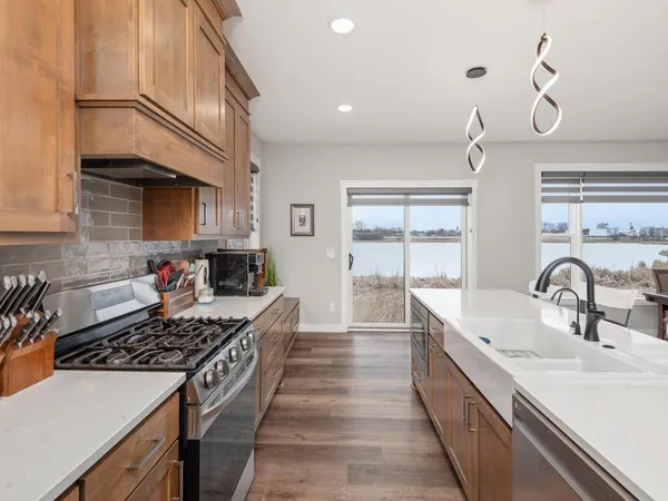 $665,000 | 11619 East Laketowne Drive, Albertville, MN 55301