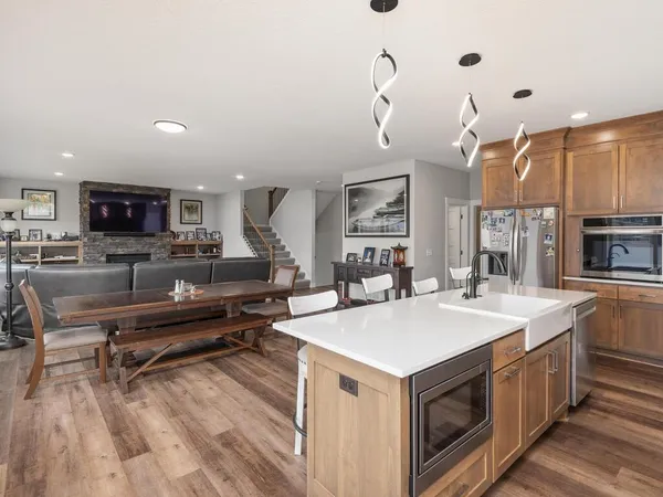 $665,000 | 11619 East Laketowne Drive, Albertville, MN 55301