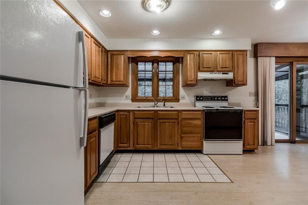 48 Beaver Dam Road Waterboro, ME 04061 - Photo 13 of 35 Fully applianced kitchen