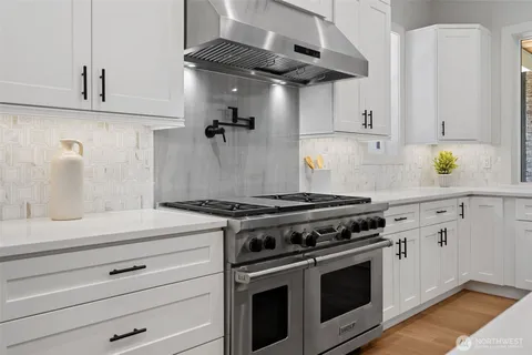 $5,299,995 | 11027 Southeast 30th Place, Bellevue, WA 98004
