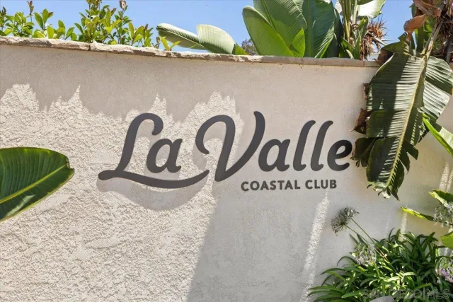 a view of a tennis court