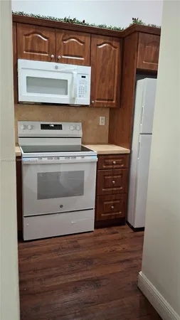 $2,300 | 13915 Southwest 91st Terrace, Unit 13915, Miami, FL 33186