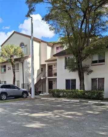 $2,300 | 13915 Southwest 91st Terrace, Unit 13915, Miami, FL 33186