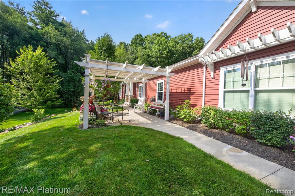 2676 Crooked Lake Road Howell, MI 48843 - Photo 8 of 60