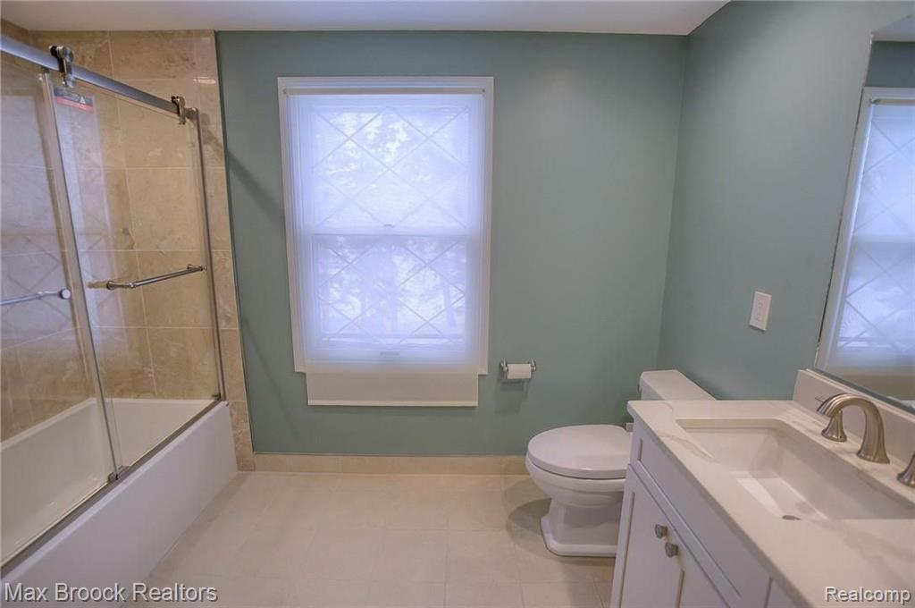 5076 Watergate Road West Bloomfield, MI 48323 - Photo 28 of 41